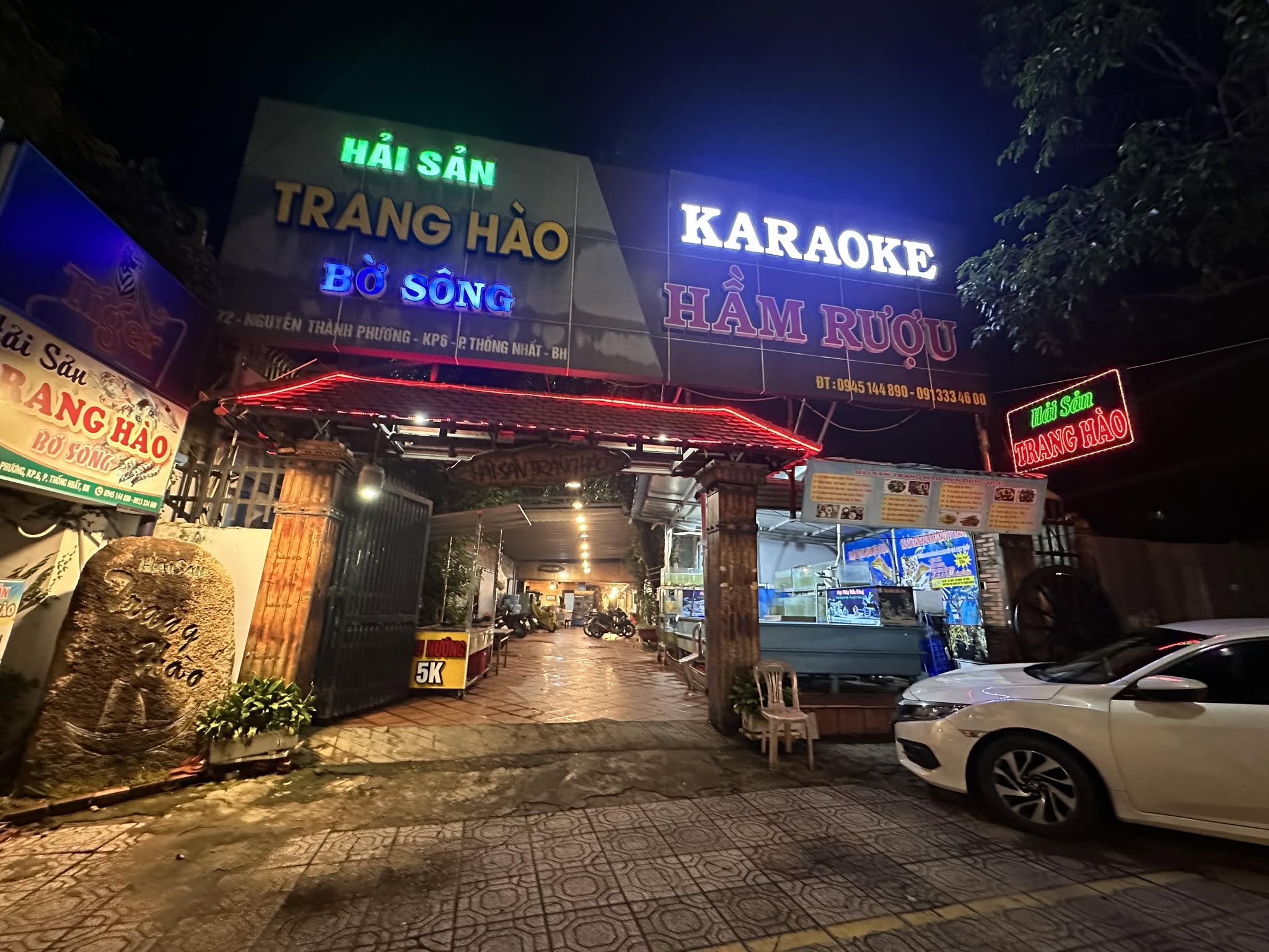 banner nhà hàng Trang Hào